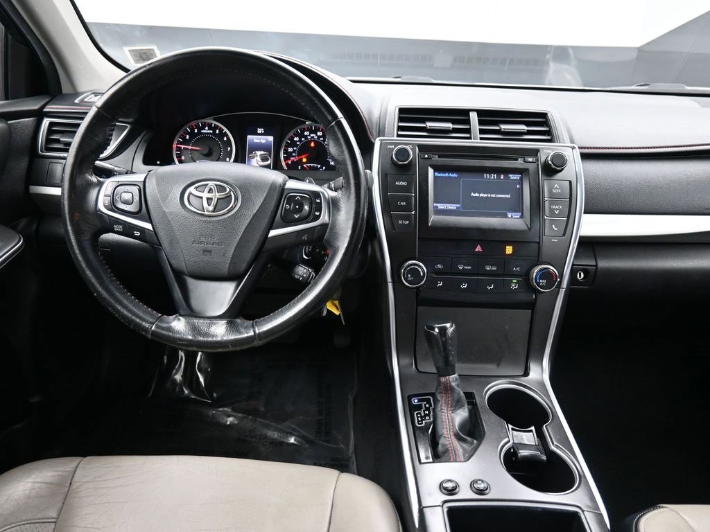 Used 2015 Toyota Camry SE image 19