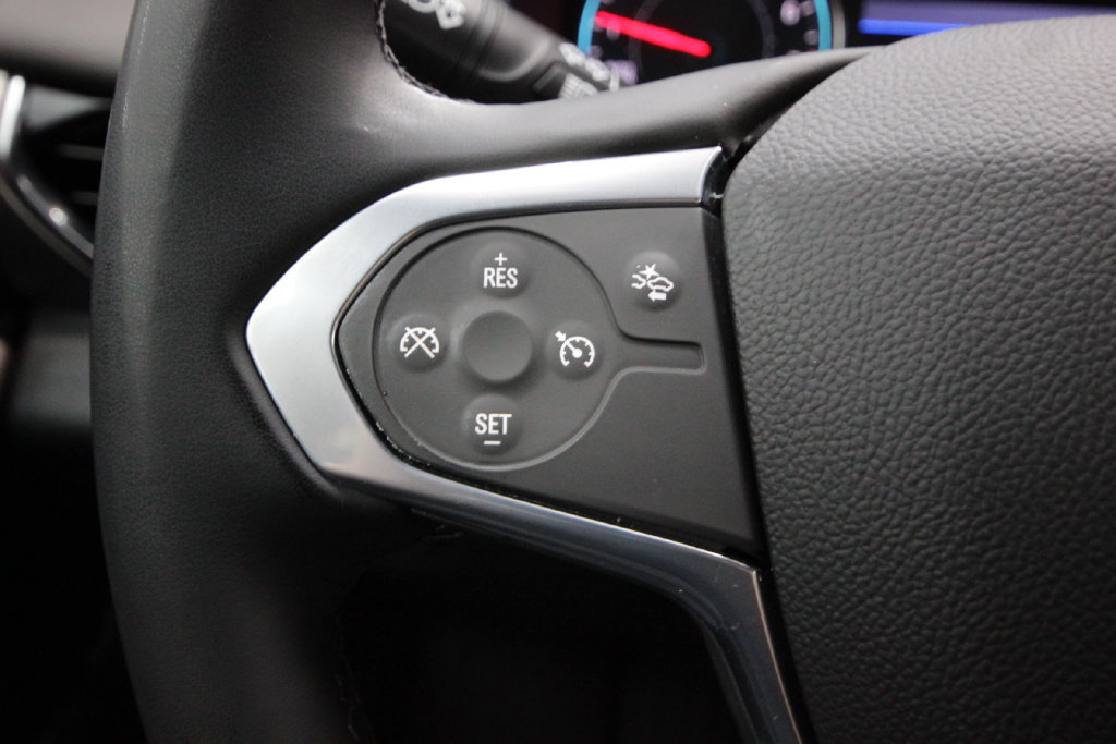 Used 2023 Chevrolet Traverse LT FWD image 17