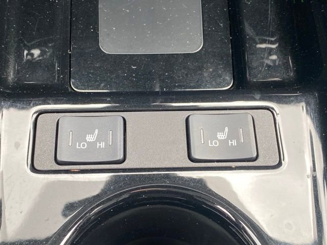 Used 2019 Toyota Prius XLE w/ Premium Convenience Package FWD image 18