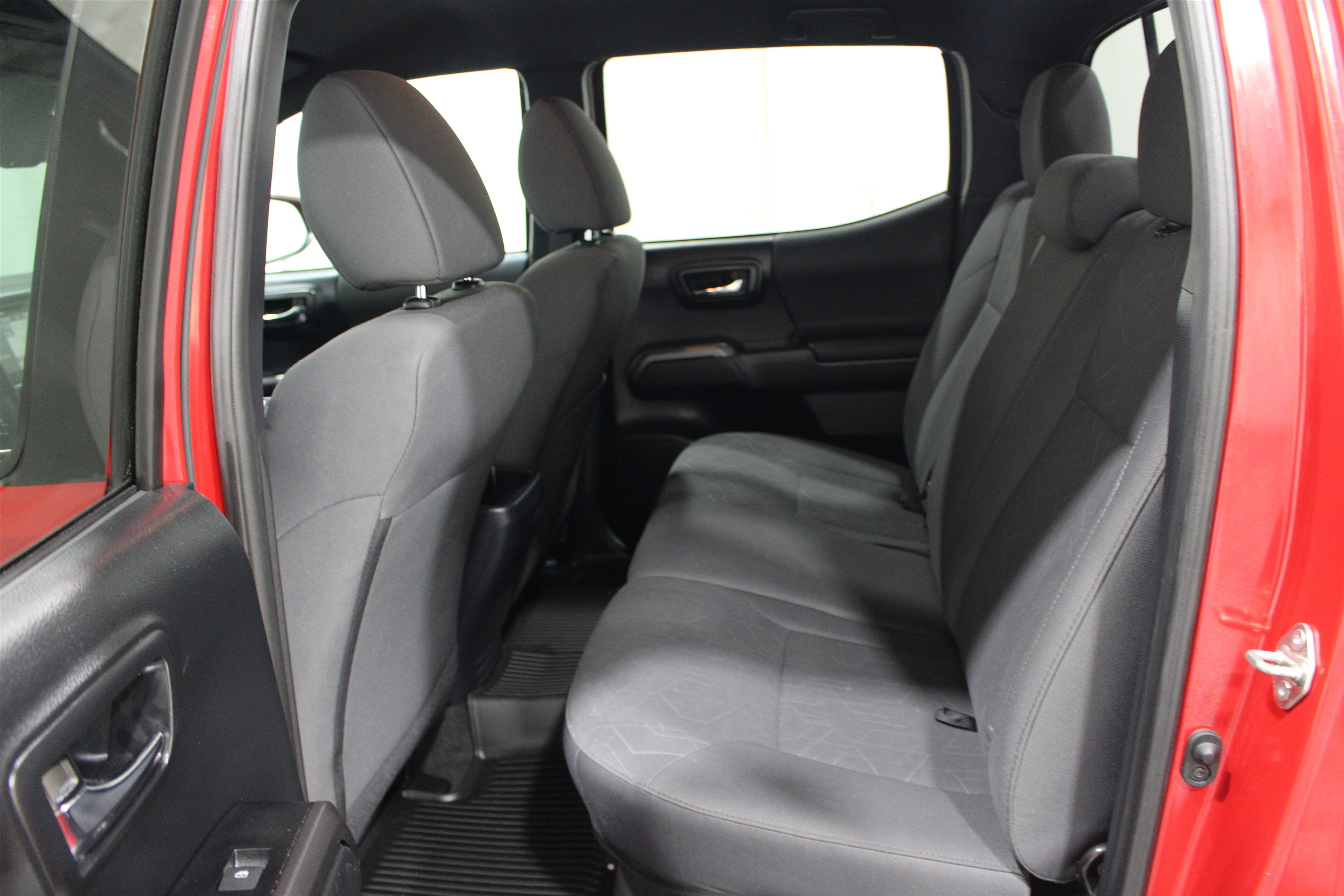 Used 2018 Toyota Tacoma TRD Off-Road w/ Technology Package AWD/4WD image 20