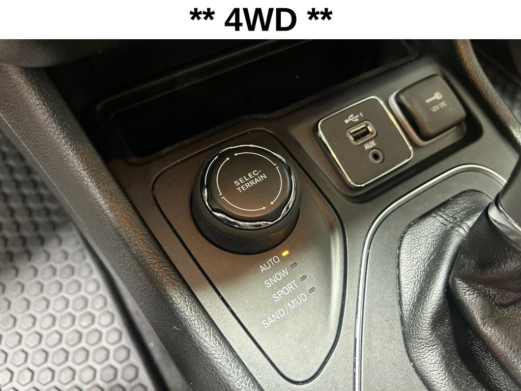 Certified 2019 Jeep Cherokee Latitude Plus w/ Cold Weather Group AWD/4WD image 7