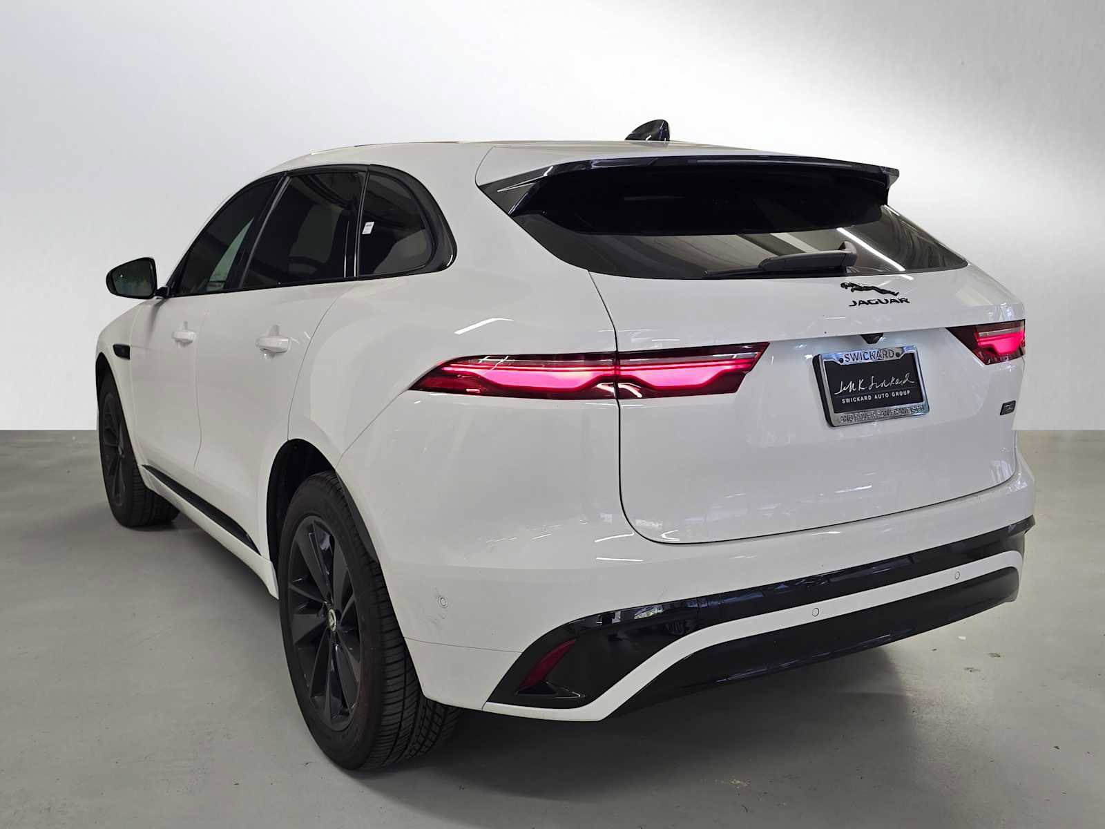 Used 2026 Jaguar F-PACE R-Dynamic S AWD/4WD image 3