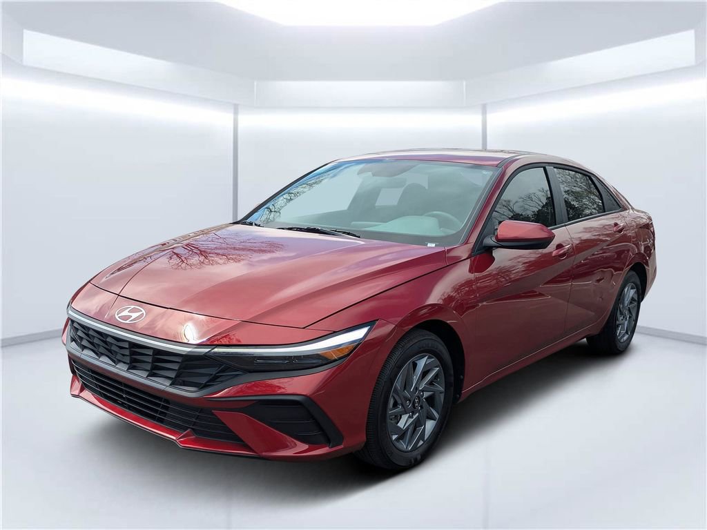 Used 2025 Hyundai Elantra Blue image 7