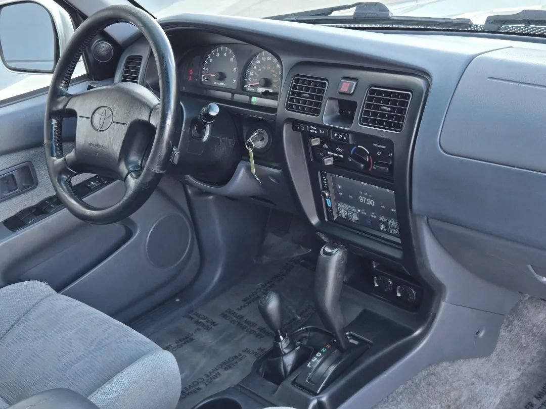 Used 2000 Toyota 4Runner SR5 w/ Upgrade Value Pkg 4 AWD/4WD image 16
