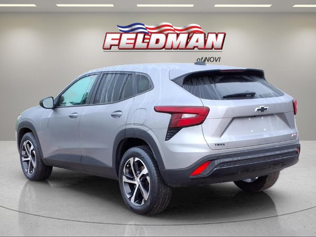 Used 2024 Chevrolet Trax RS FWD image 3