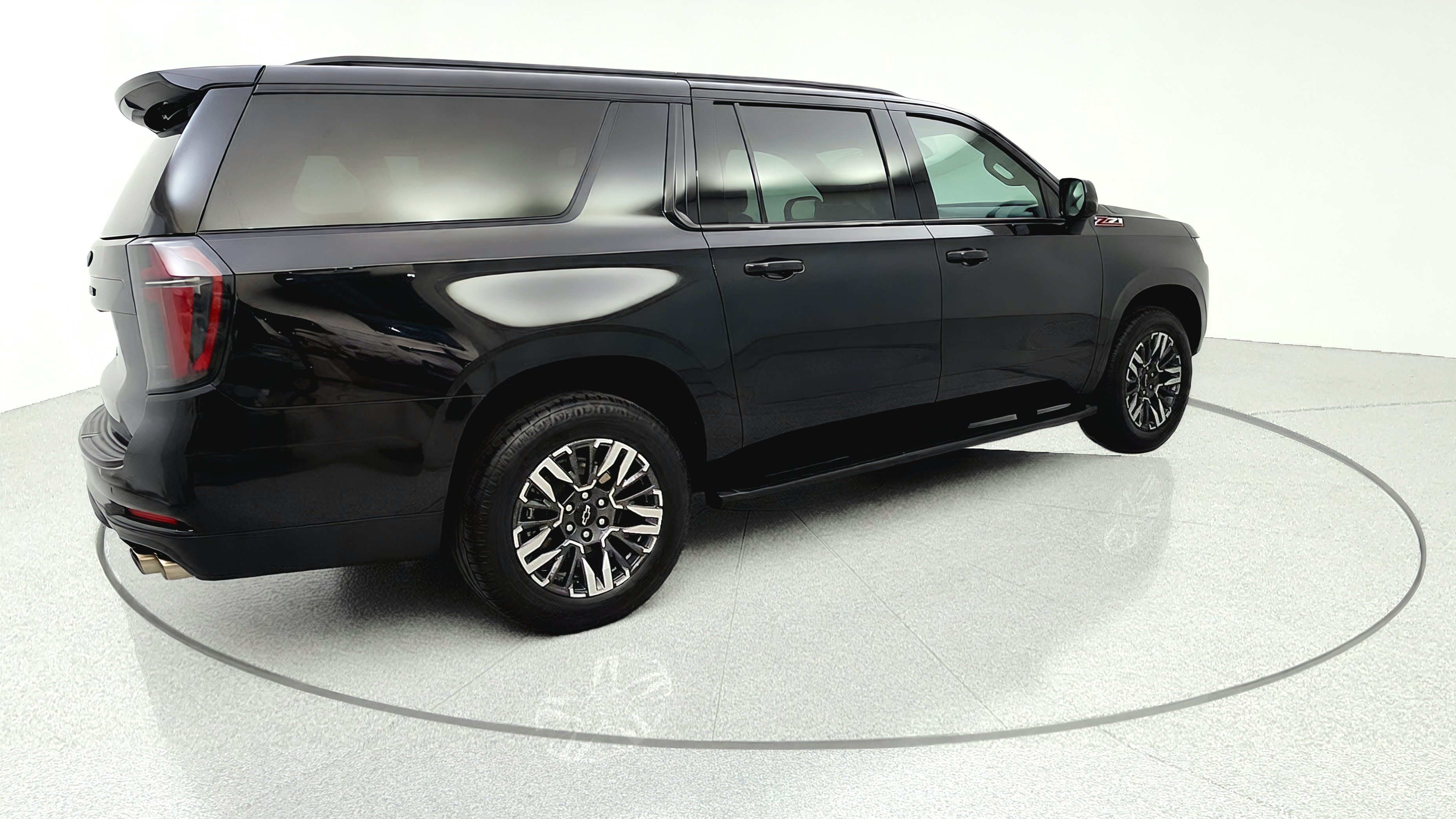 Used 2025 Chevrolet Suburban Z71 AWD/4WD image 7