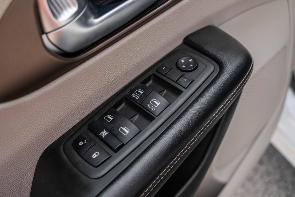 Used 2023 Chrysler Voyager LX FWD image 12