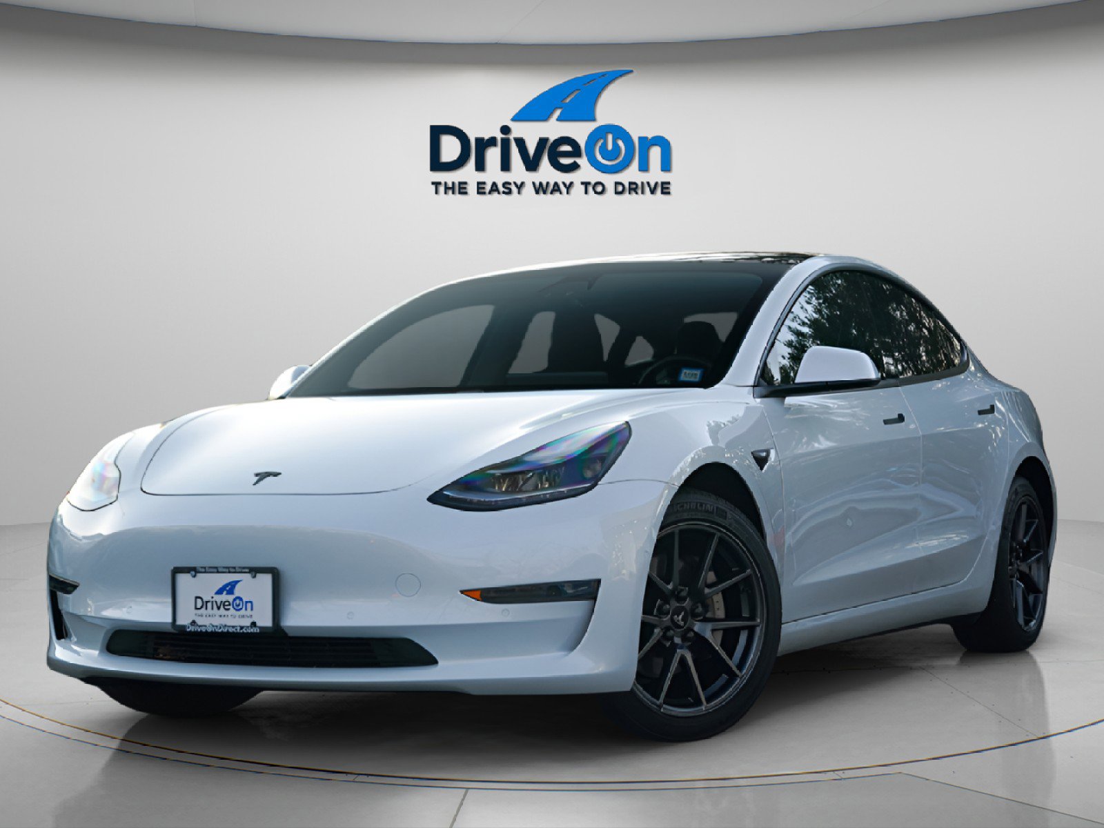 Used 2021 Tesla Model 3 Standard Range Plus image 2