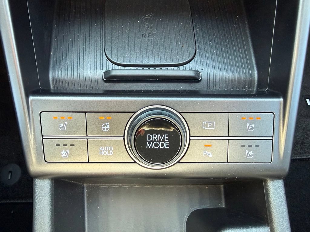 Certified 2025 Hyundai Kona Limited FWD image 23