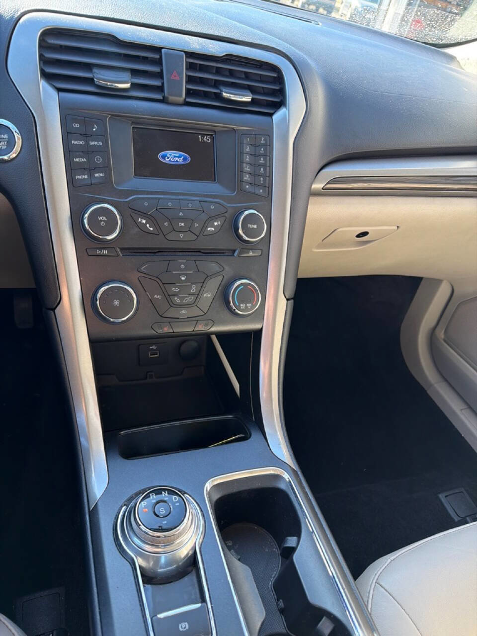 Used 2017 Ford Fusion SE image 8