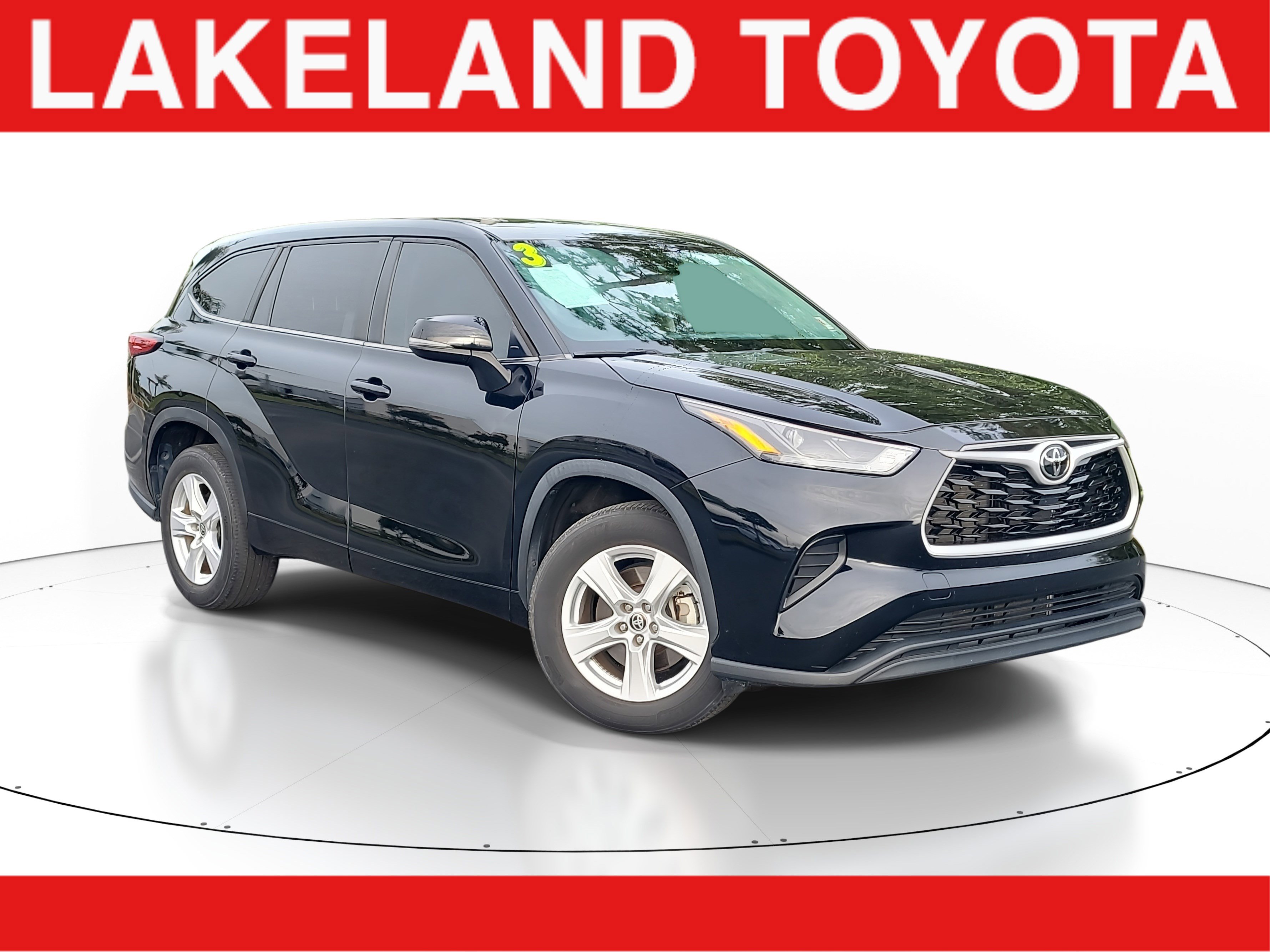 Used 2023 Toyota Highlander L FWD image 1