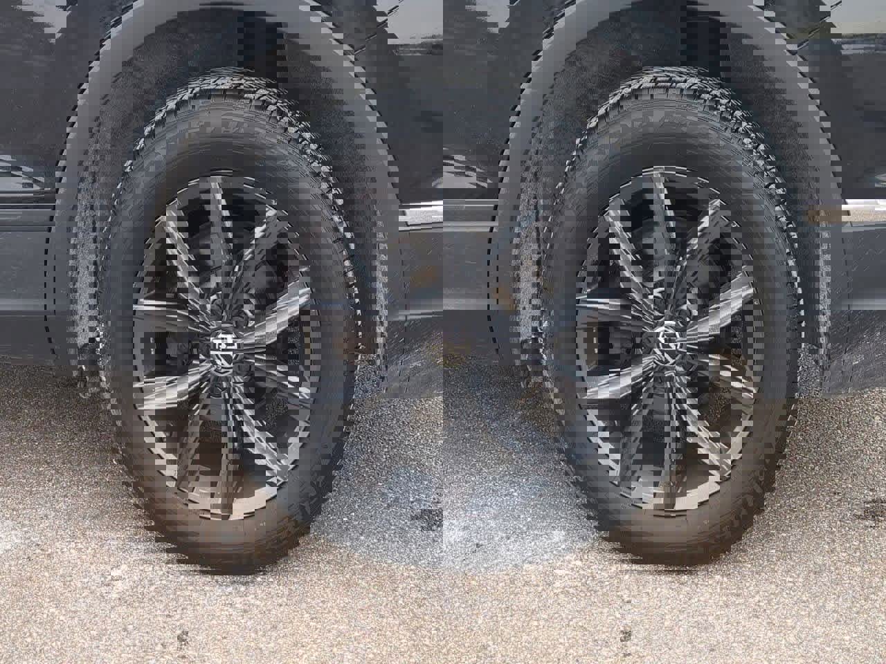 Used 2022 Volkswagen Tiguan SE image 13