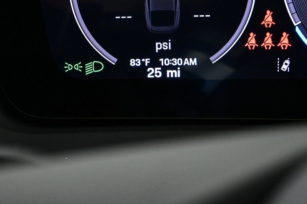 Used 2025 Porsche Panamera RWD image 12