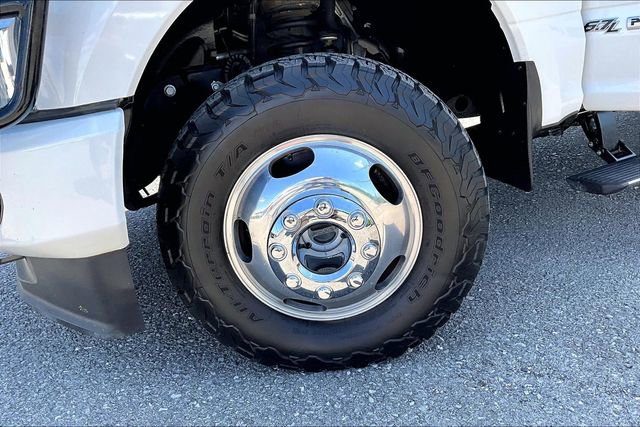Used 2020 Ford F350 Platinum w/ FX4 Off-Road Package AWD/4WD image 8