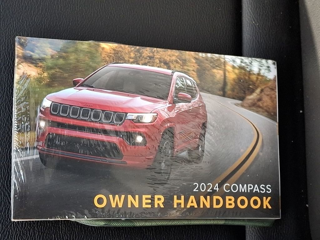 Used 2024 Jeep Compass Limited image 28