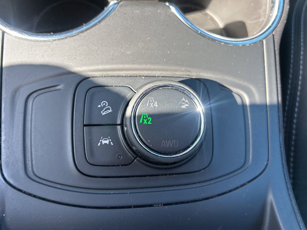 Used 2024 GMC Terrain SLE image 24