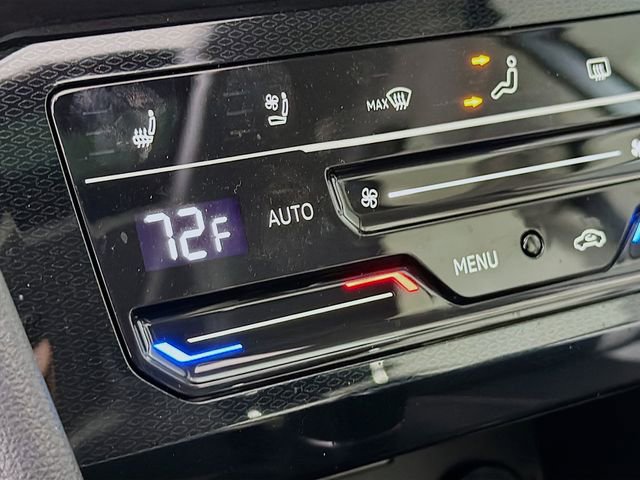 Used 2025 Volkswagen Taos SEL image 23