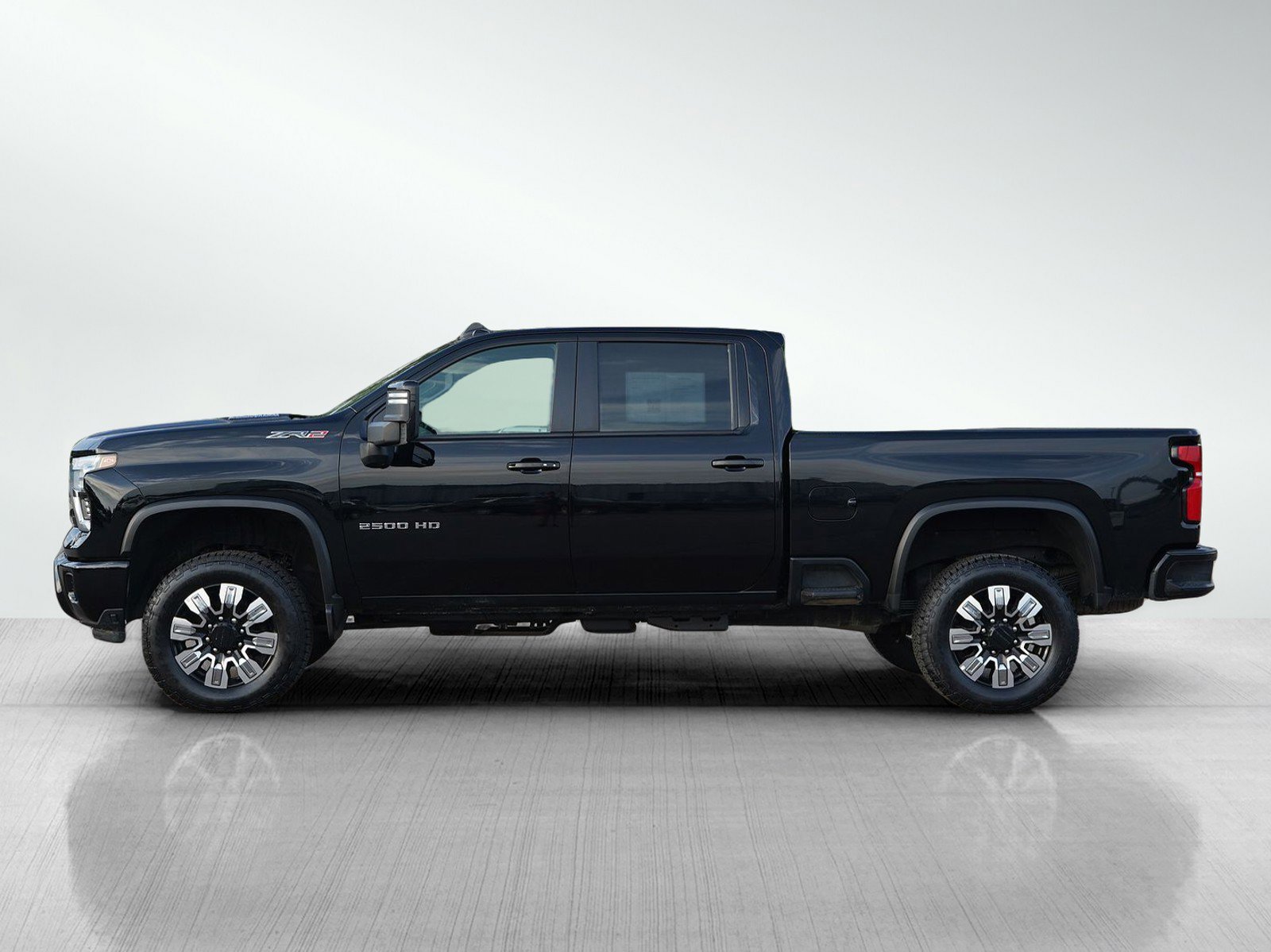 Used 2024 Chevrolet Silverado 2500 ZR2 w/ Technology Package image 2