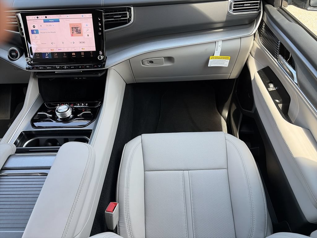 New 2026 Jeep Grand Wagoneer L Limited AWD/4WD image 16