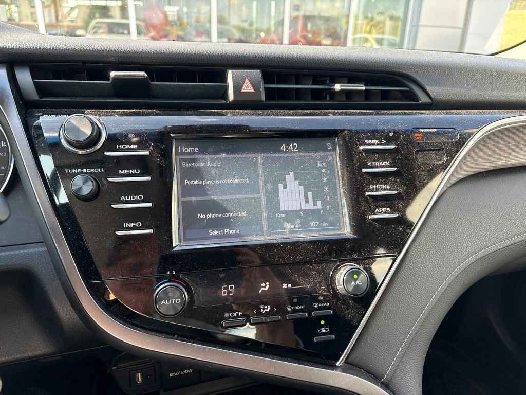 Used 2018 Toyota Camry SE FWD image 2