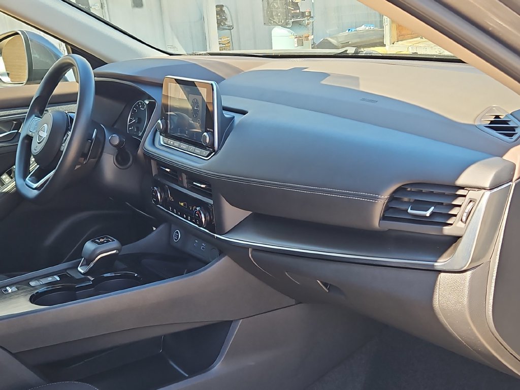 Used 2023 Nissan Rogue SV FWD image 30