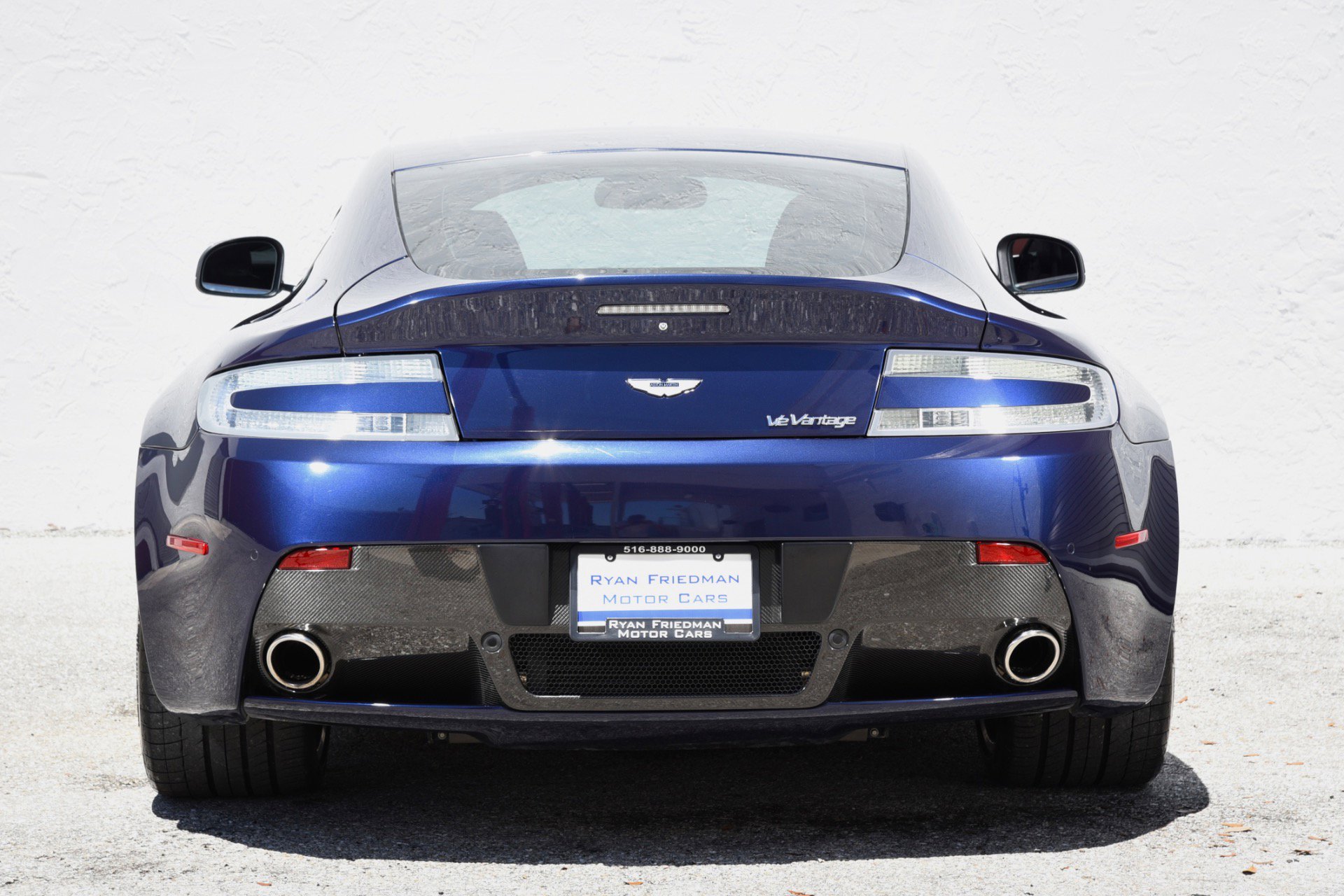 Used 2011 Aston Martin V12 Vantage Coupe RWD image 12
