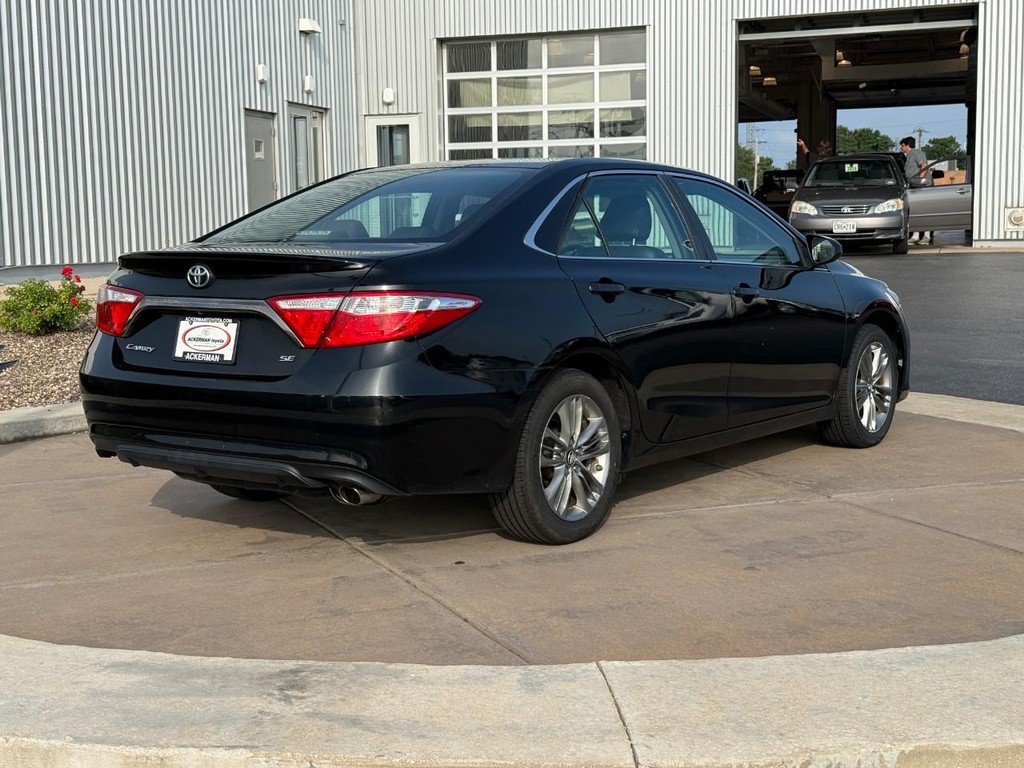 Used 2016 Toyota Camry SE FWD image 5