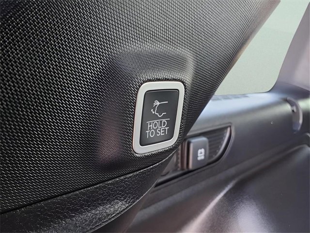 Used 2025 Jeep Grand Cherokee Altitude image 11