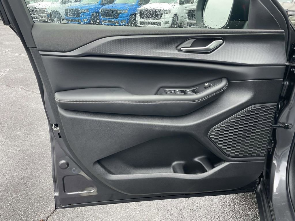 New 2025 Jeep Grand Cherokee Laredo X w/ Luxury Tech Group I image 24