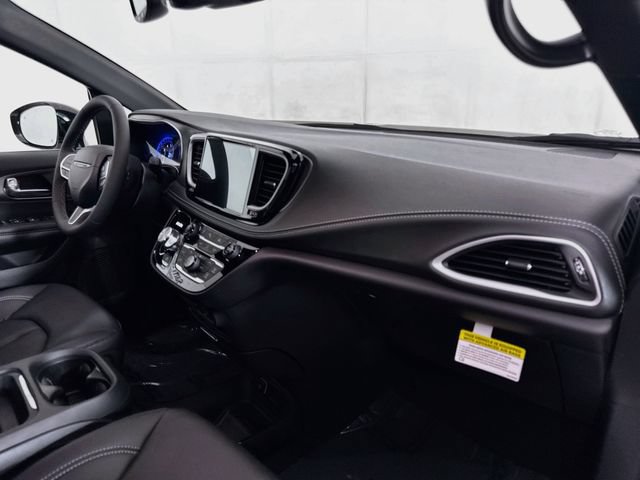 New 2027 Chrysler Pacifica Select FWD image 29