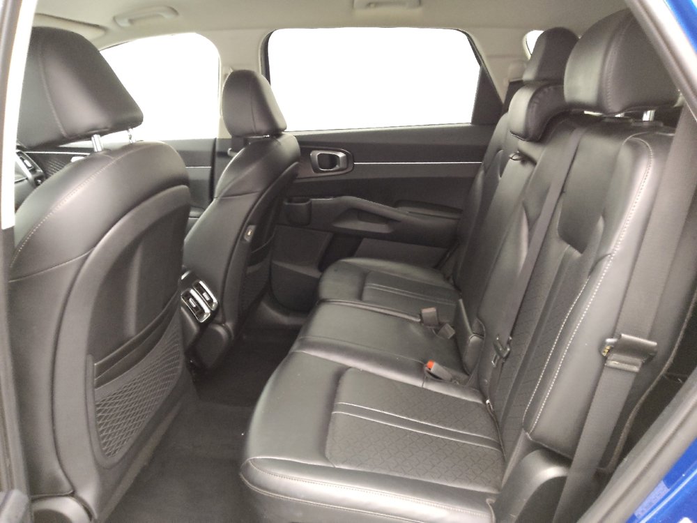 Used 2022 Kia Sorento S image 18