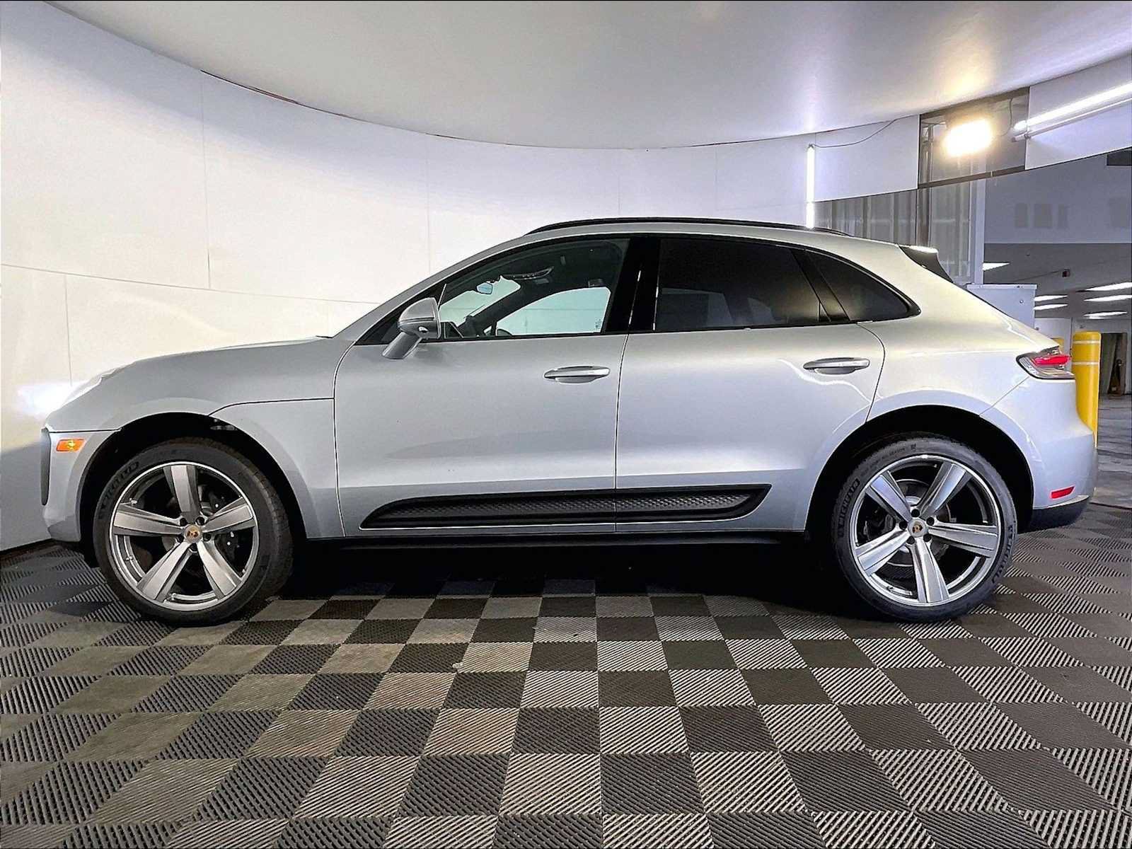 New 2026 Porsche Macan AWD/4WD image 2