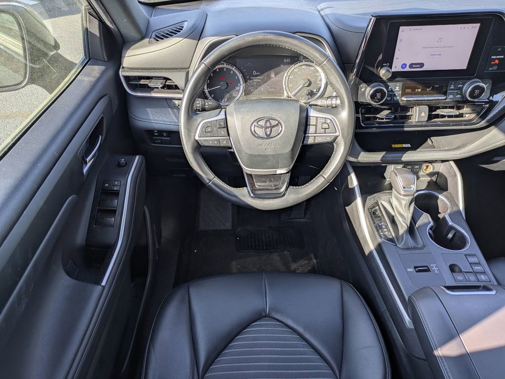 Used 2024 Toyota Highlander XSE image 18