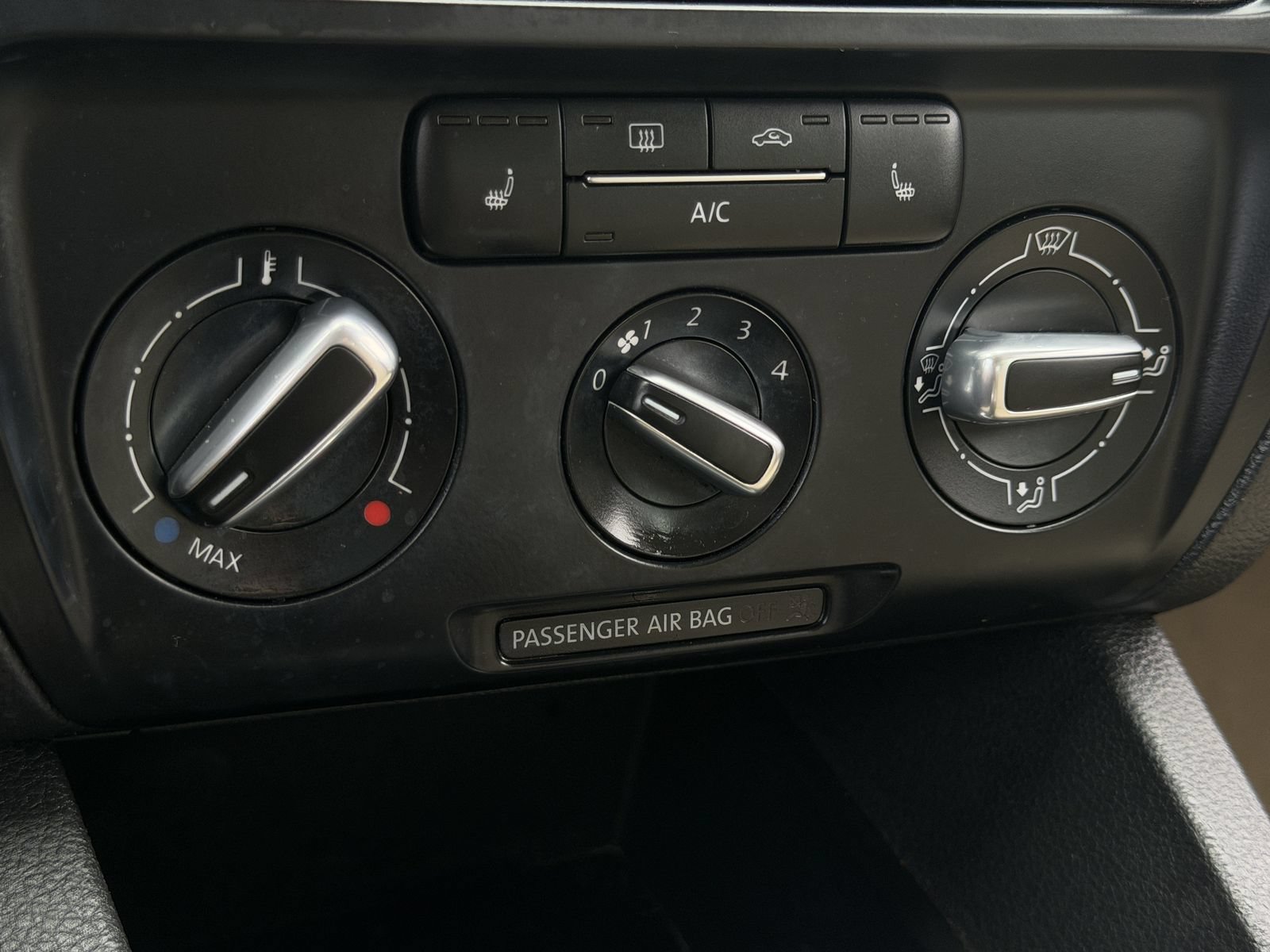 Used 2013 Volkswagen Jetta SE FWD image 21