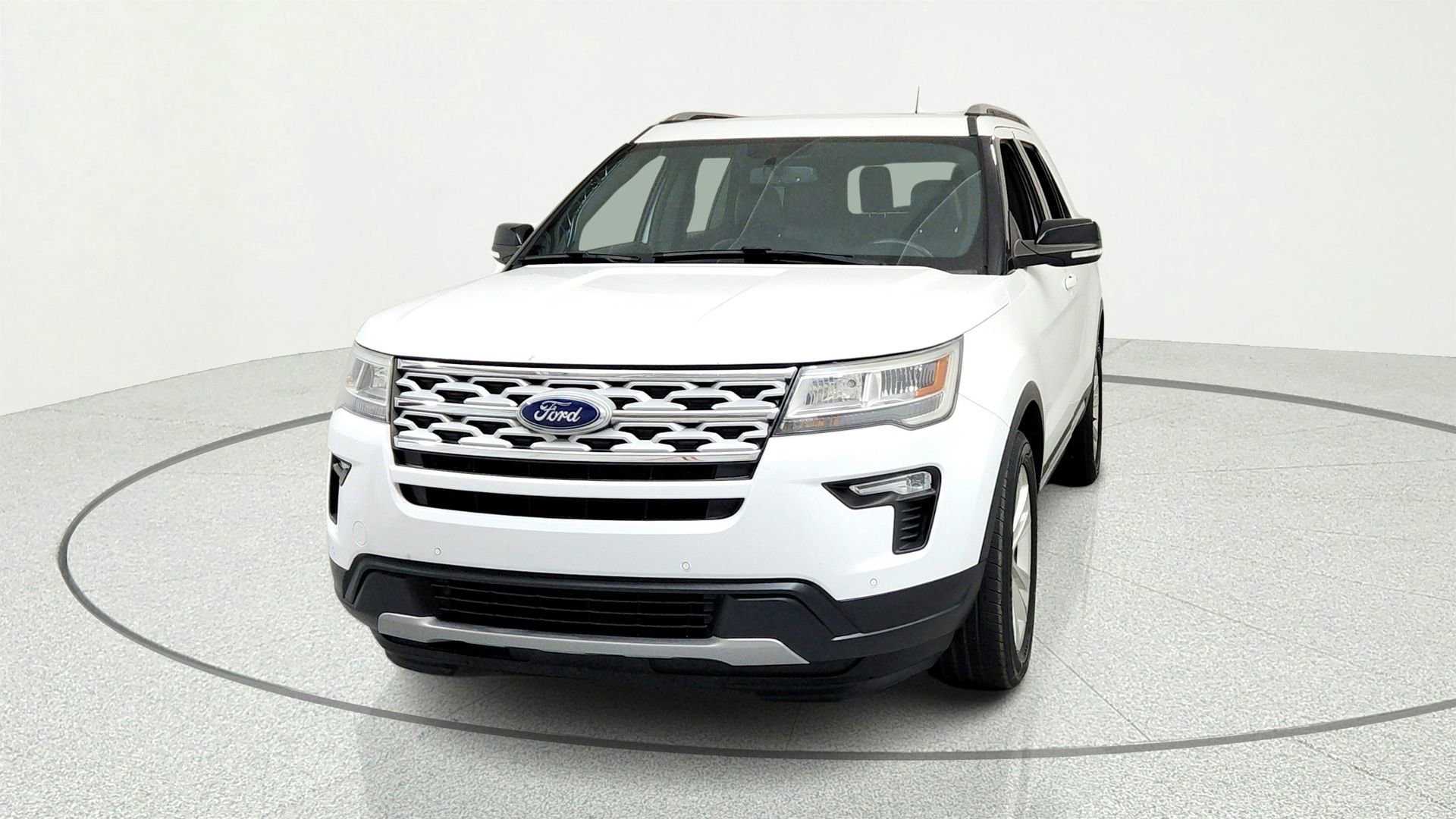 Used 2018 Ford Explorer XLT w/ Equipment Group 202A AWD/4WD image 8