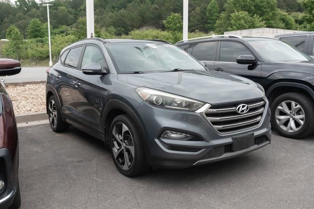 Used 2016 Hyundai Tucson Limited w/ Option Group 03 FWD image 3