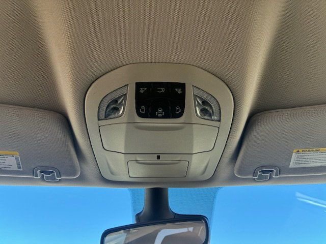 Used 2024 Chrysler Pacifica Touring-L image 17