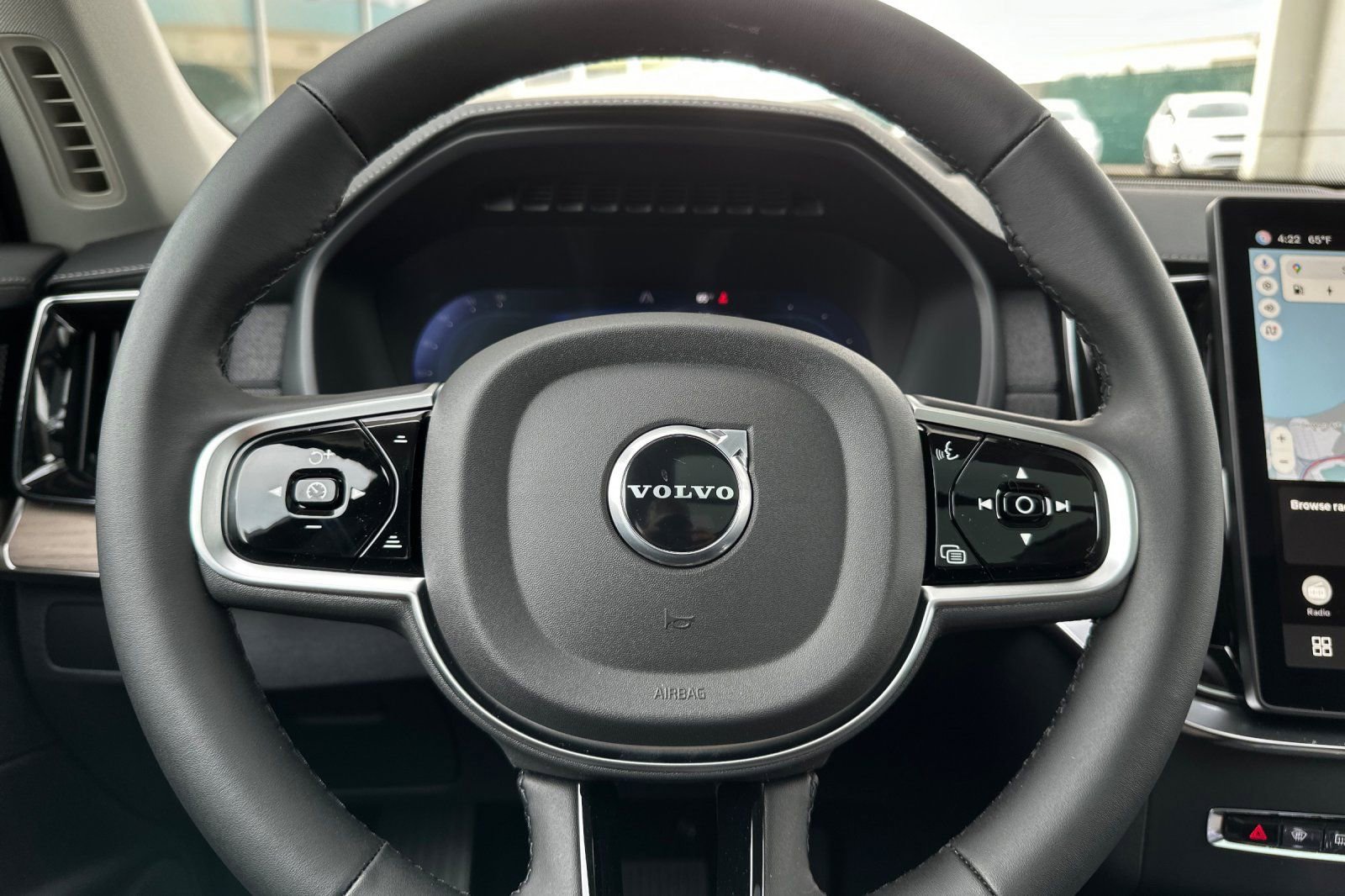 New 2025 Volvo XC90 T8 Plus w/ Protection Package Premier AWD/4WD image 24