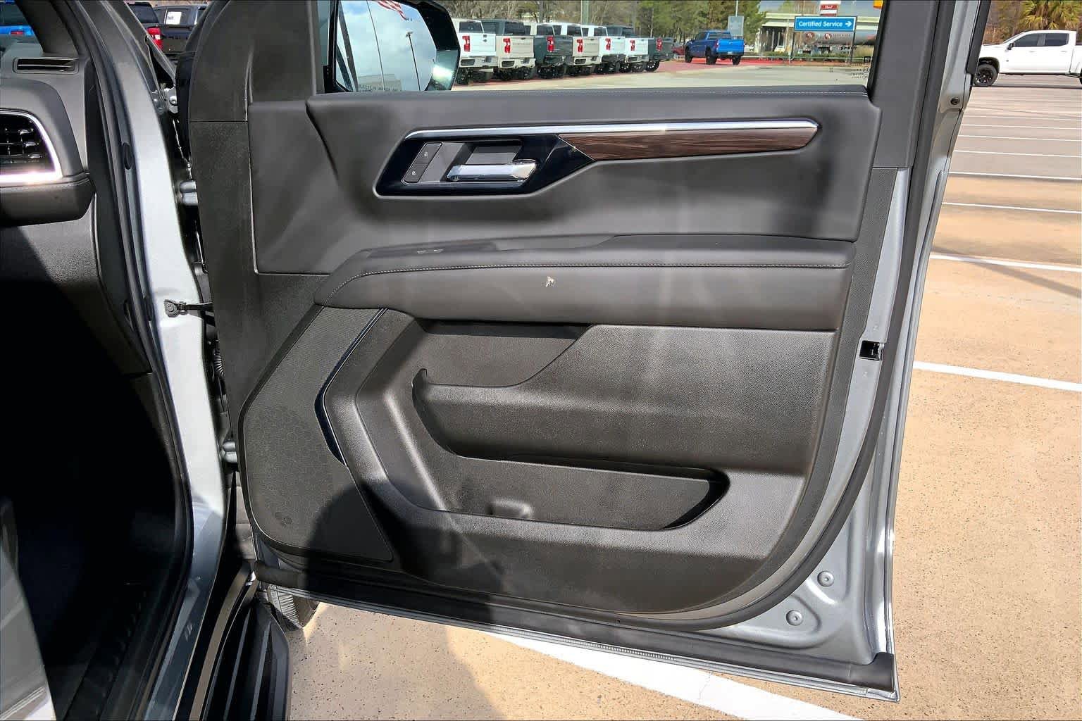 Used 2026 Chevrolet Suburban LS image 26
