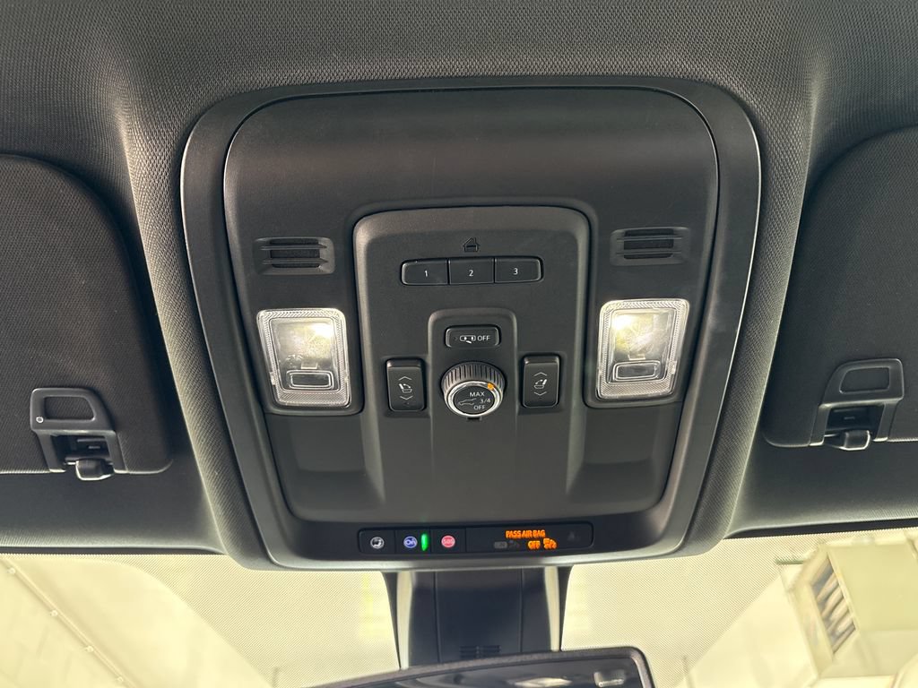 Used 2022 Chevrolet Tahoe Z71 w/ Luxury Package AWD/4WD image 45