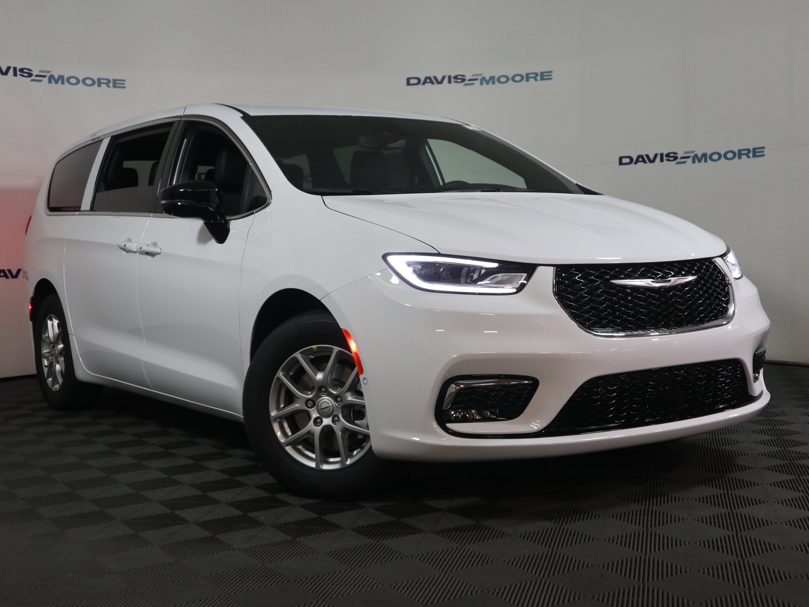 New 2026 Chrysler Pacifica Select image 2