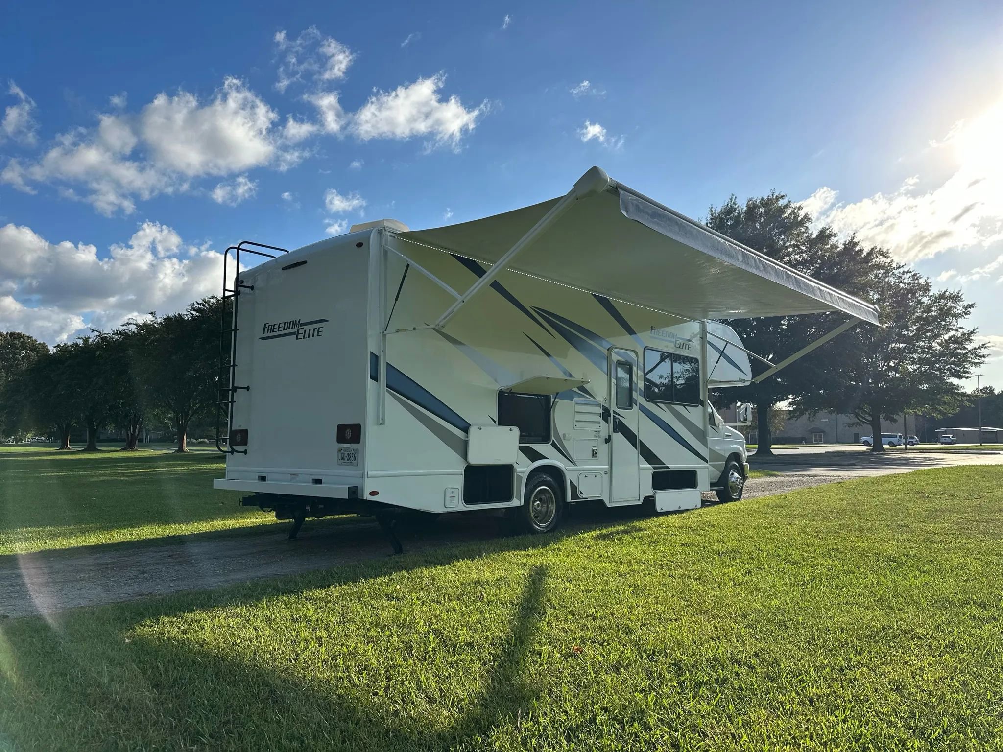 Used 2021 Ford E-450 and Econoline 450 Super Duty w/ Motorhome Prep Package image 3