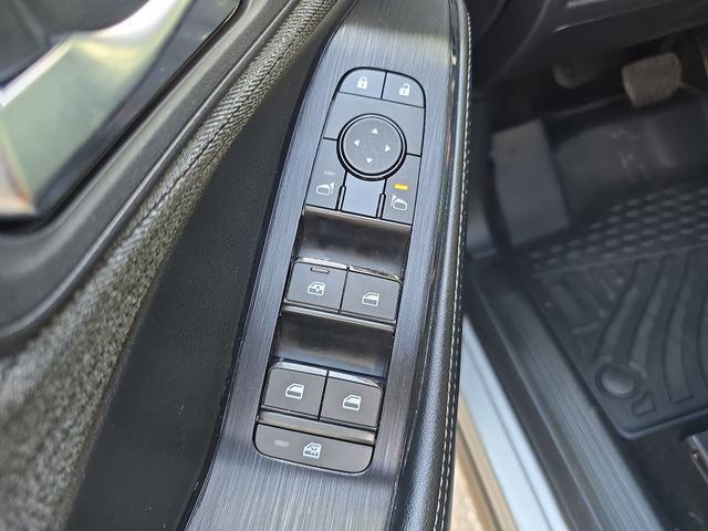 Used 2023 Nissan Rogue SV image 16