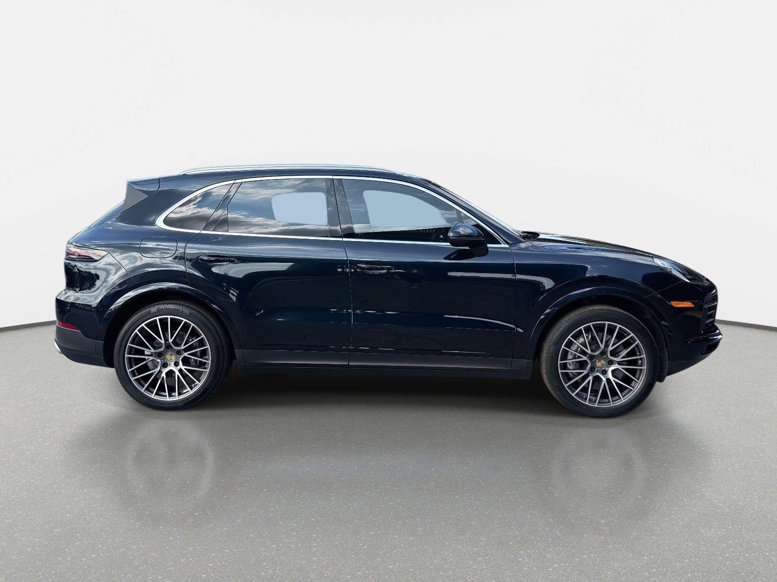 Used 2022 Porsche Cayenne w/ Premium Package image 2