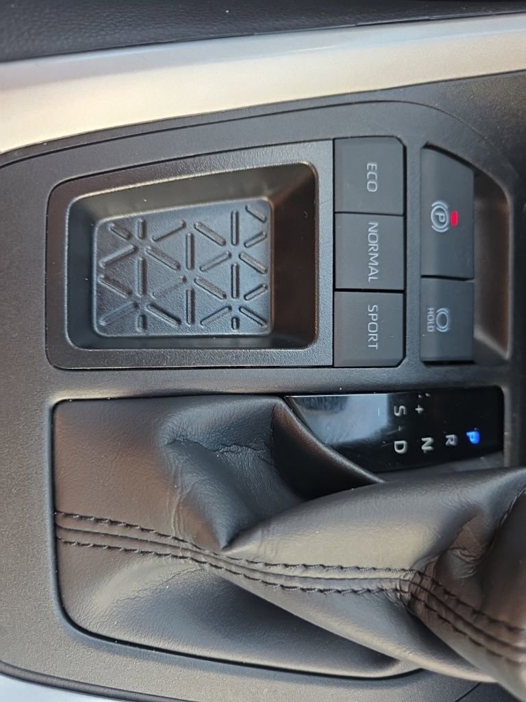 Used 2025 Toyota RAV4 LE image 25