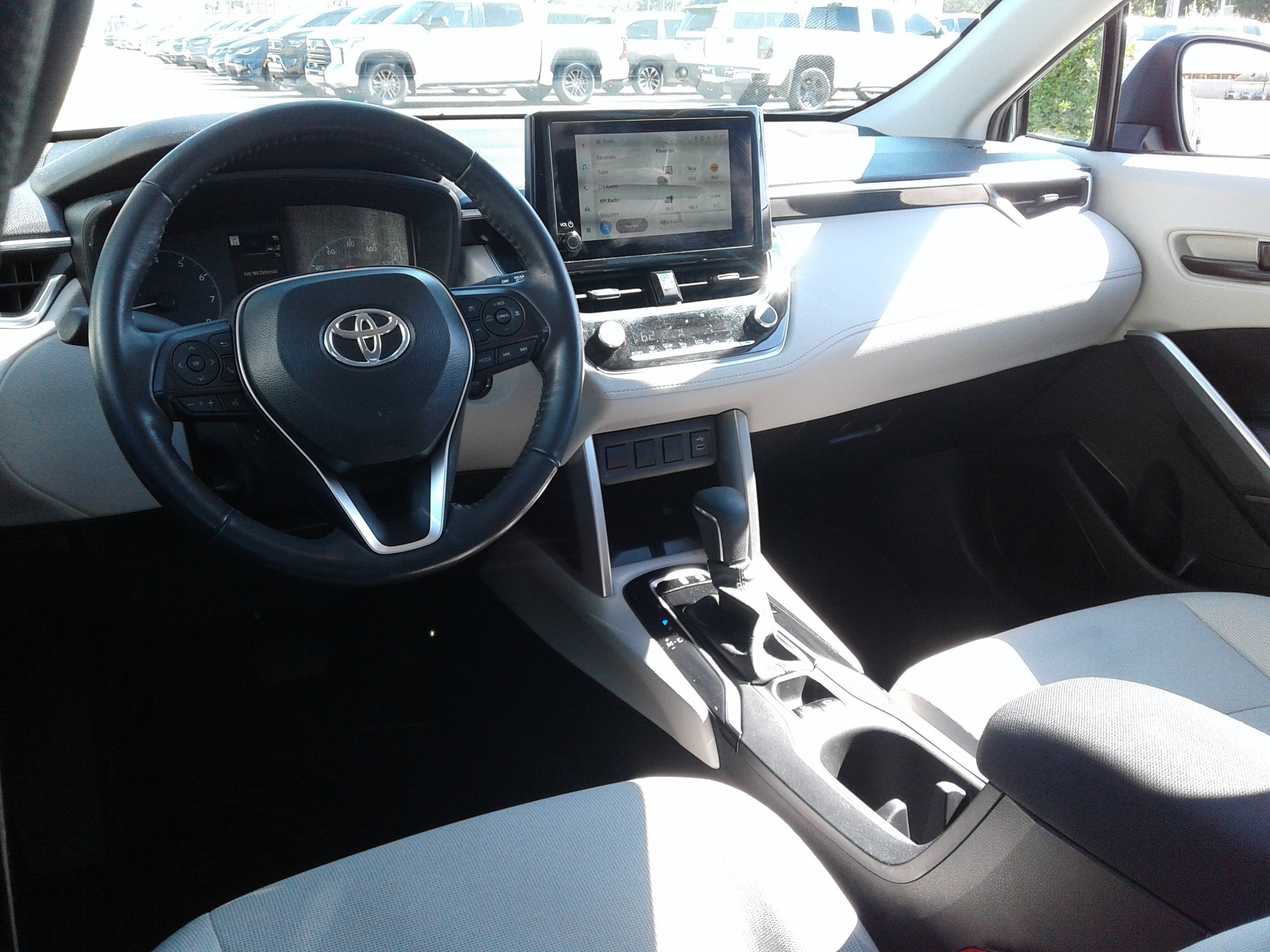 Used 2024 Toyota Corolla Cross LE image 14