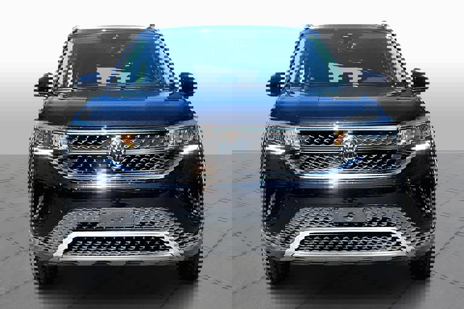 Used 2023 Volkswagen Taos SE w/ Panoramic Sunroof Package image 4