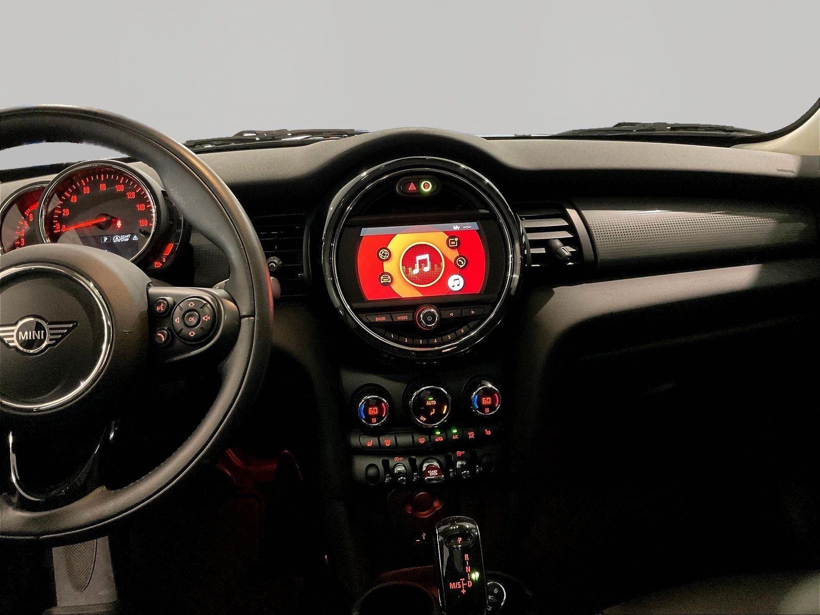 Used 2021 MINI Cooper 4-Door Hardtop FWD image 9