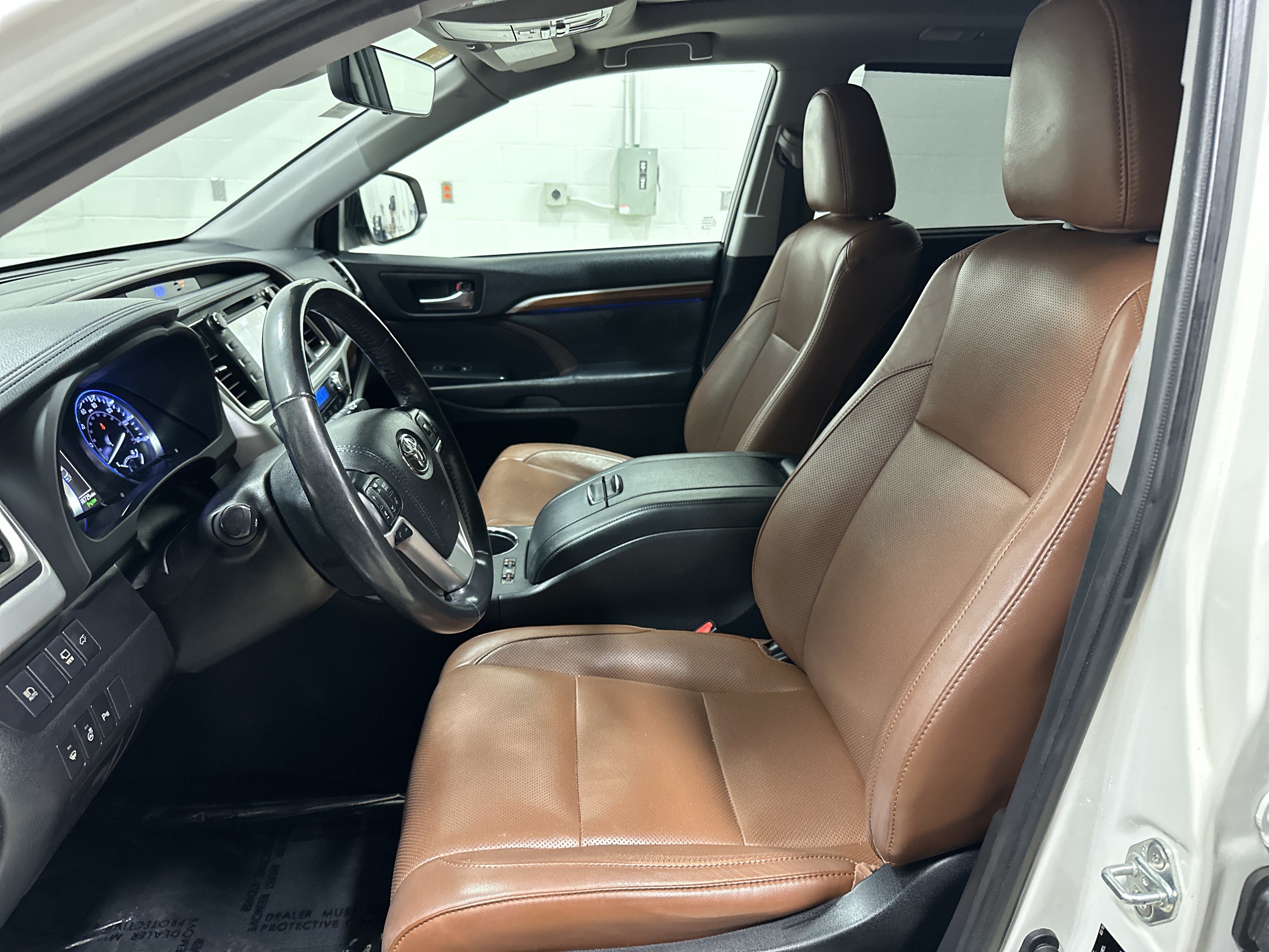 Used 2019 Toyota Highlander Limited Platinum AWD/4WD image 16