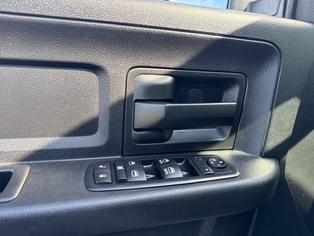 Used 2014 RAM 1500 ST w/ SXT Appearance Group AWD/4WD image 18